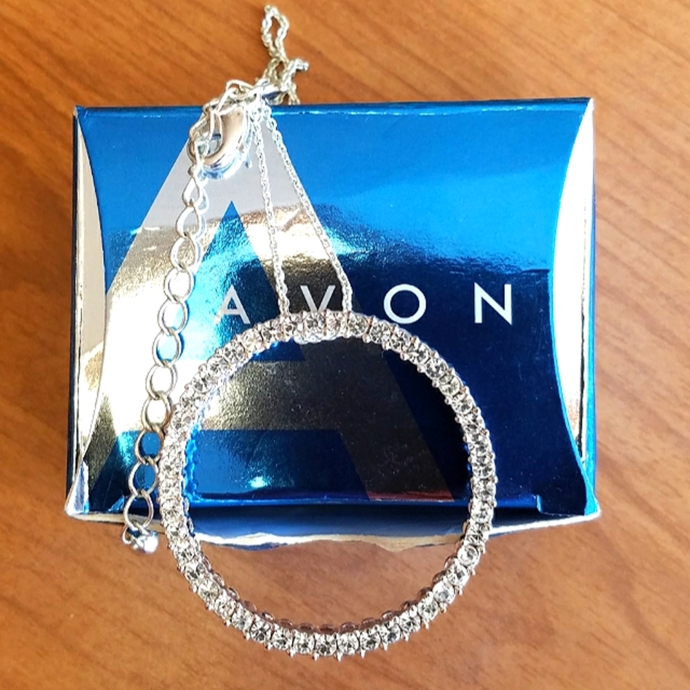 Avon Rhinestone Circle Necklace - Picture 4 of 6
